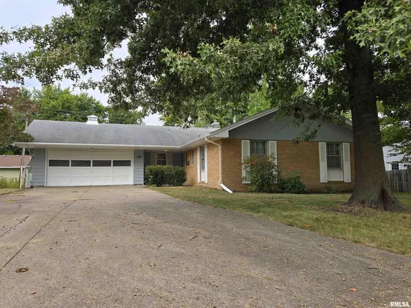 124 Holden Ter, Macomb, IL 61455