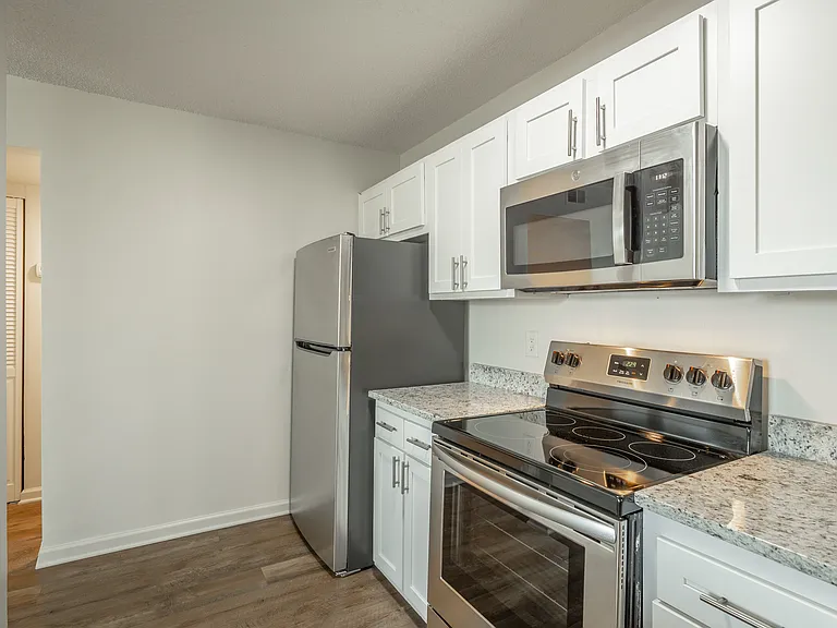 130 Goodson Ave — Photo 3