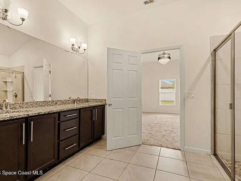 374 Evergreen St NE — Photo 16