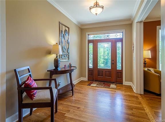 2nd image of 211 Henrys Glen Dr