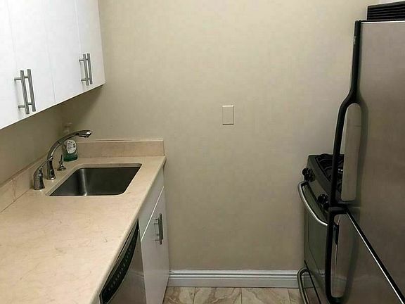 4th image of 30 W 63rd St APT 12B