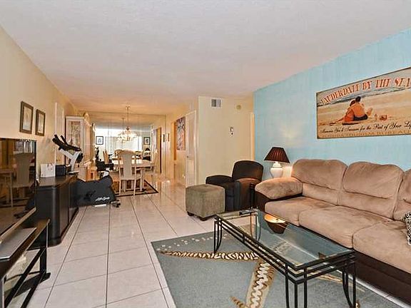 5th image of 6305 Bay Club Dr APT 2