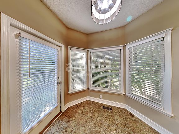 4th image of 261 Whisperwood Ln NW