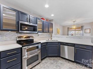 813 Rock Lake Gln, Fort Mill, SC 29715