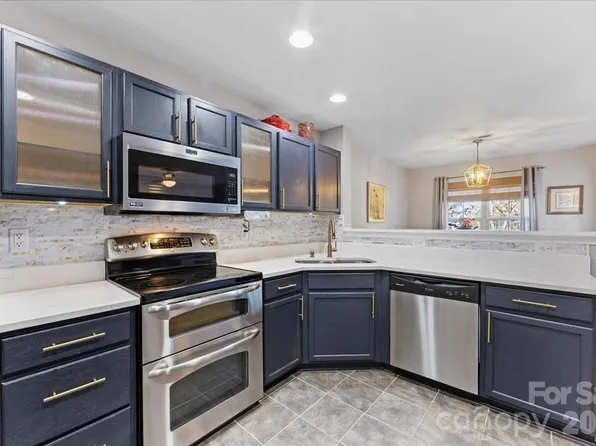 813 Rock Lake Gln, Fort Mill, SC 29715