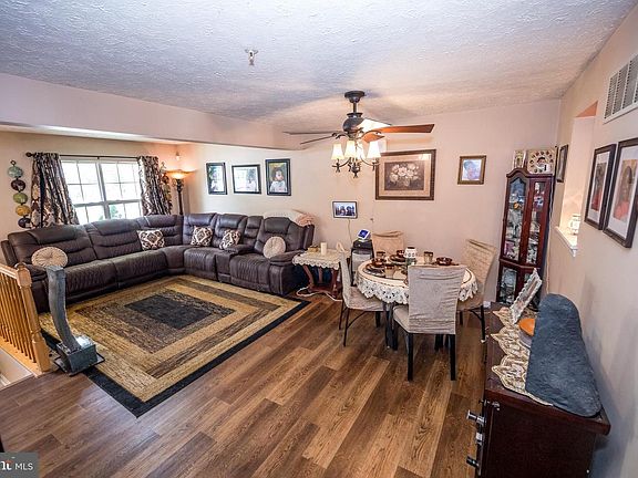 3rd image of 225 Woodland Green Way