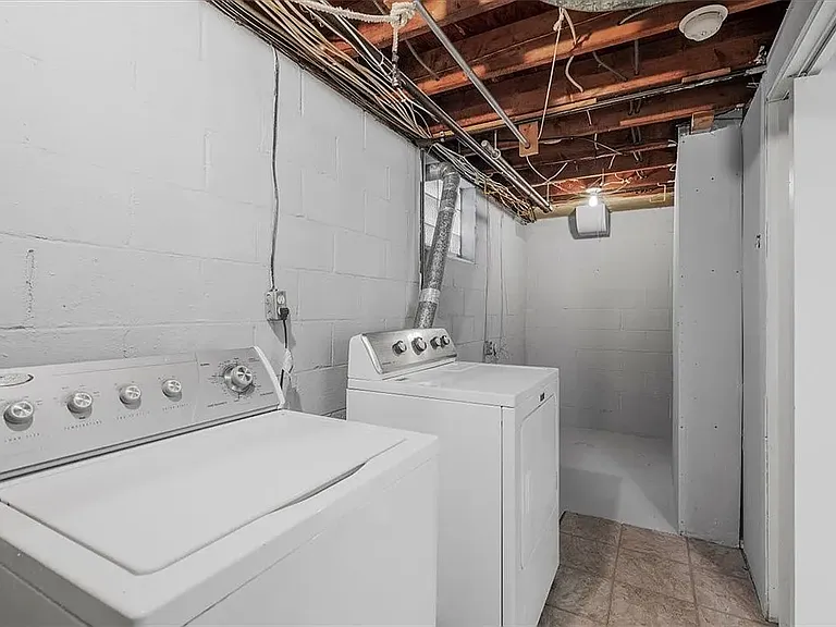 1423 Lakeside Dr — Photo 22