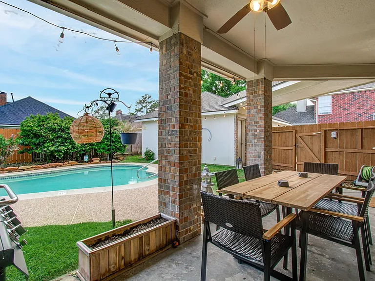 15627 Twisting Springs Dr — Photo 45