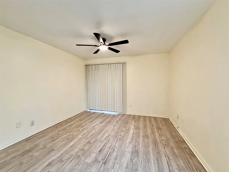 2120 Wilcrest Dr #121 — Photo 24