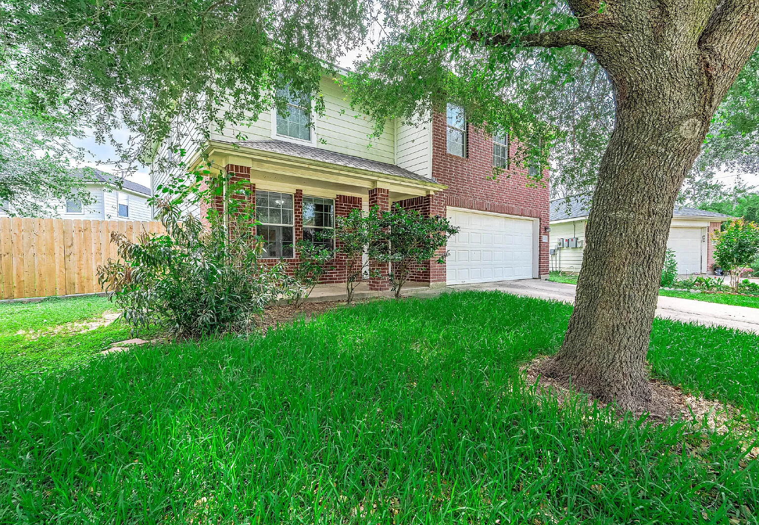 4 bed, 2.5 bath, 2250 sqft, $2,075 — Photo 3