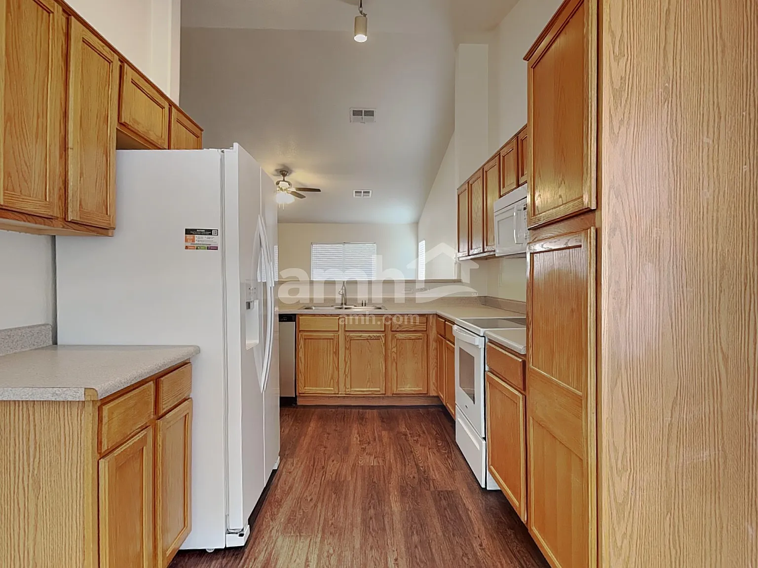 3 bed, 2.0 bath, 1389 sqft, $1,845 — Photo 3
