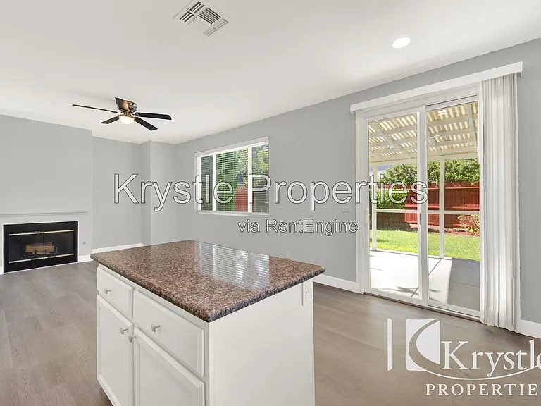 824 Cedarcrest Dr — Photo 17
