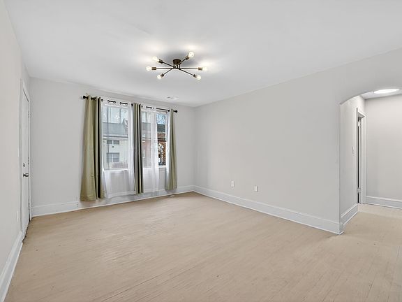 2nd image of 1239 Penn St NE