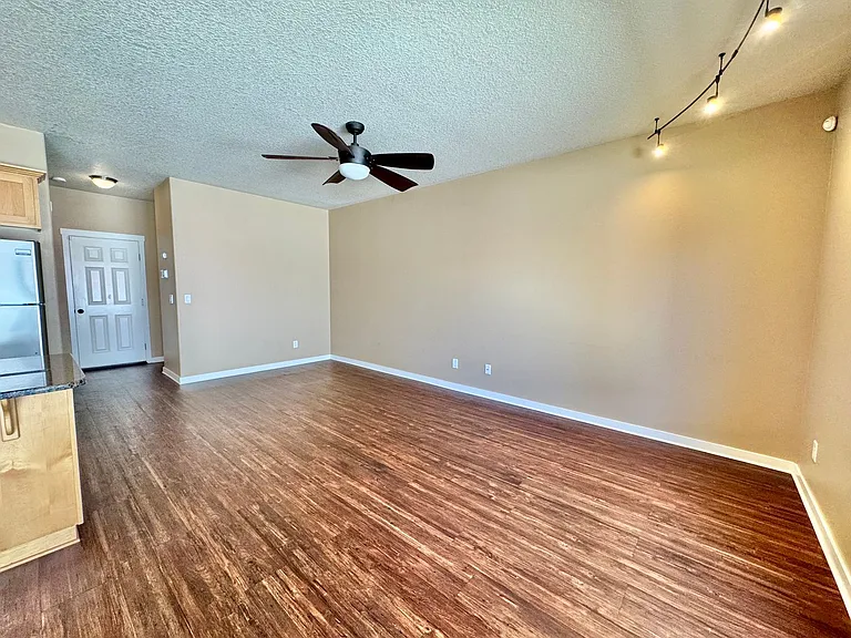 2401 NE 114th Ct — Photo 6