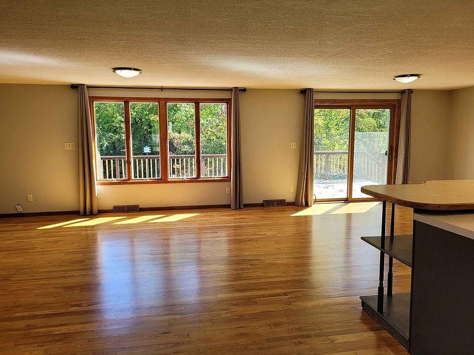 1st image of 1411 County Road A #1