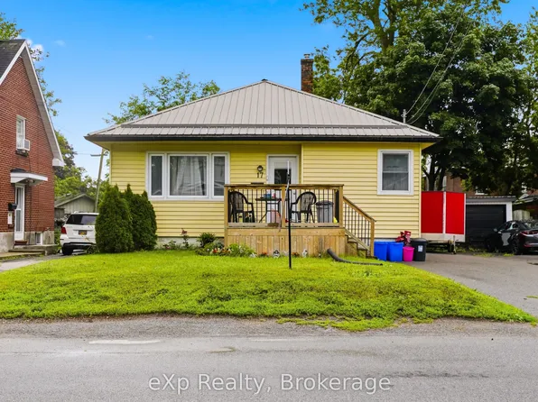 17 Burton St, Belleville, ON K8P 1E5