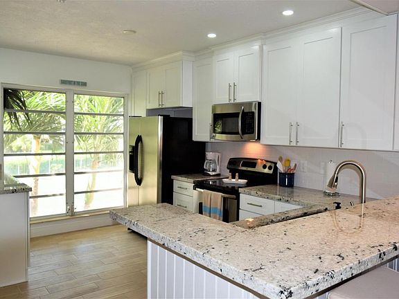 5th image of 117 Coco Plum Dr APT 12
