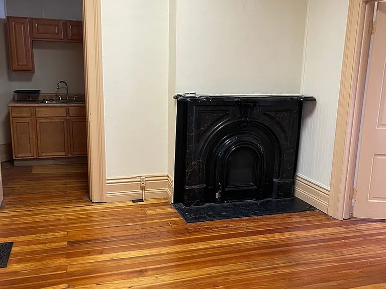 204 N Mulberry St — Photo 3