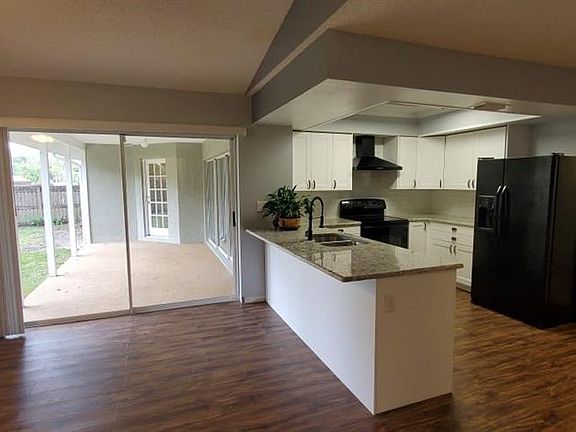 3rd image of 22247 Laver Ln