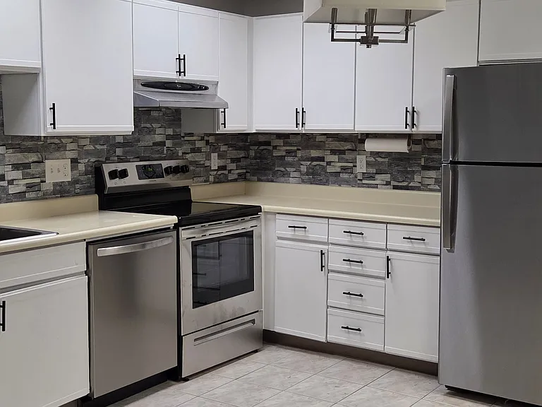 1535 Smith St #4 — Photo 1