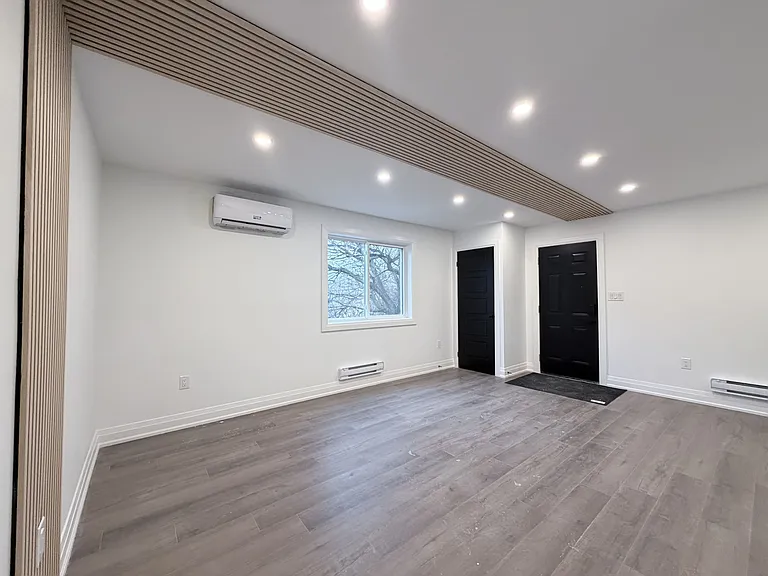 184 Ottawa St S #3 — Photo 9