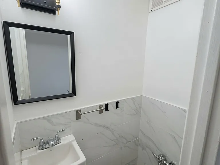 1080 Rhinelander Ave #1 — Photo 11