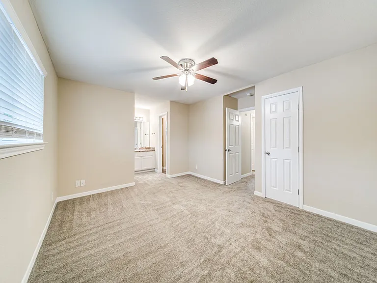 The Oaks Apartments At Medical Center — Photo 20