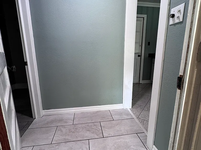 214 Randolph Ct — Photo 15