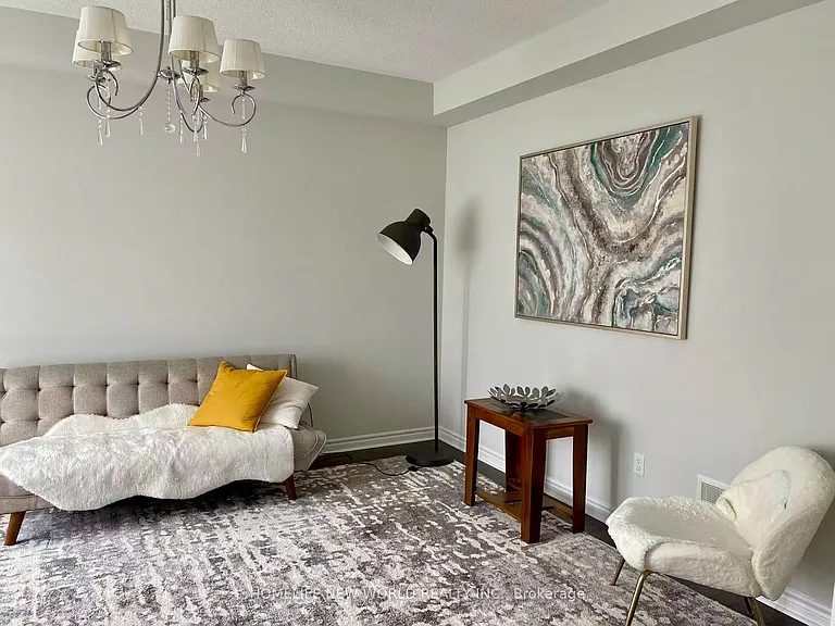 115 Kirby Ave — Photo 3