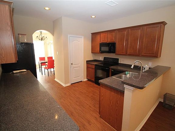 5th image of 7606 Blossom Ln