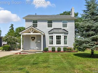 21937 Ridgeway St, Saint Clair Shores, MI 48080