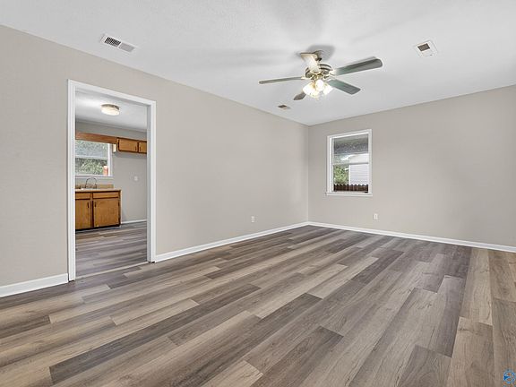 4th image of 515 Darnell St