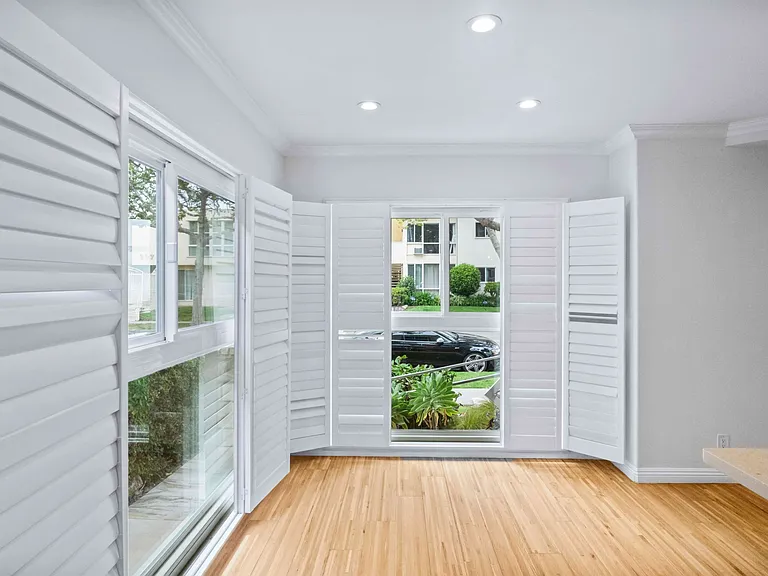 332 S Rexford Dr — Photo 6