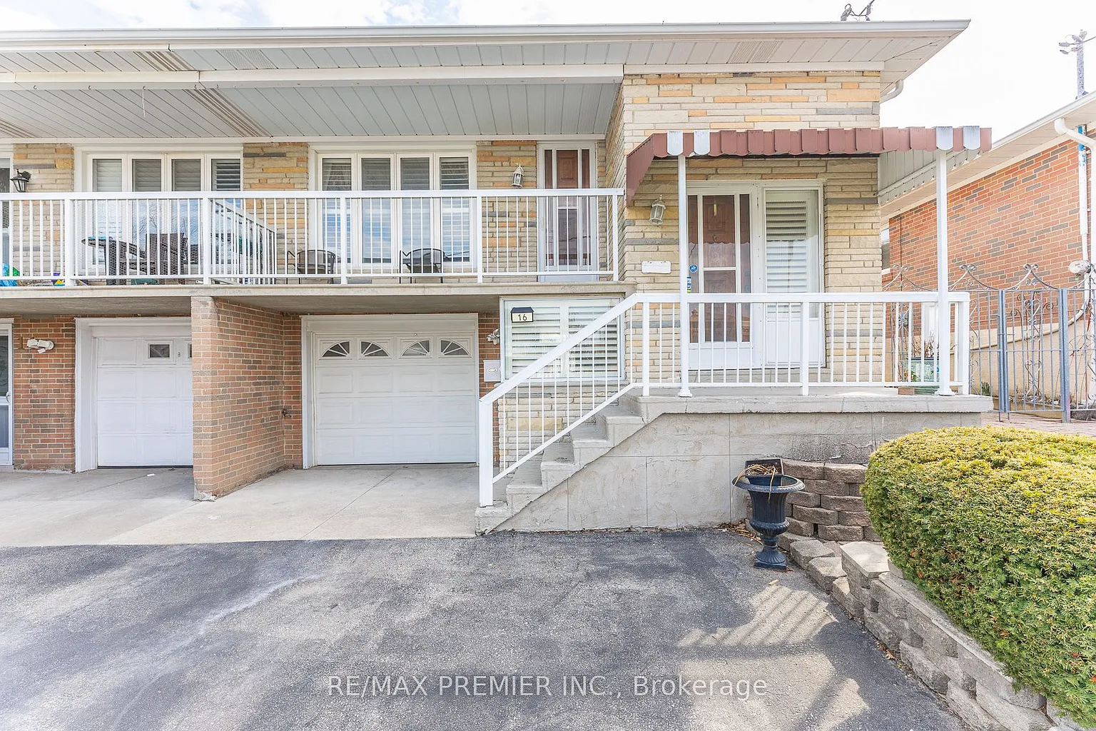 16 Orchardcroft Cres photo 1