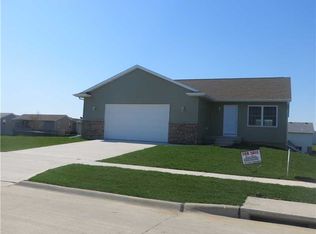 6095 York Ave, Marion, IA 52302
