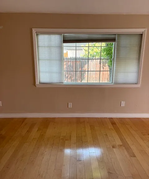 2724 Argyll Ave — Photo 2