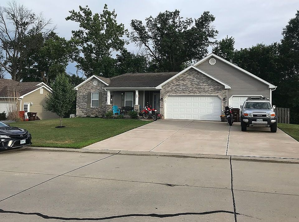 2nd image of 302 Victoria Dr