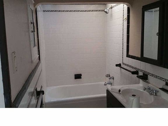 2nd image of 1639 W Bristol St