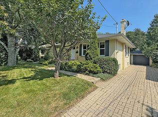 2004 Hartland Dr, Mississauga, ON L5J 1M6