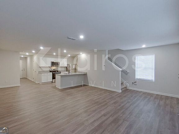 3rd image of 528 Ivy Brook Way