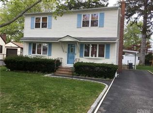 37 Metzner Rd, Ronkonkoma, NY 11779