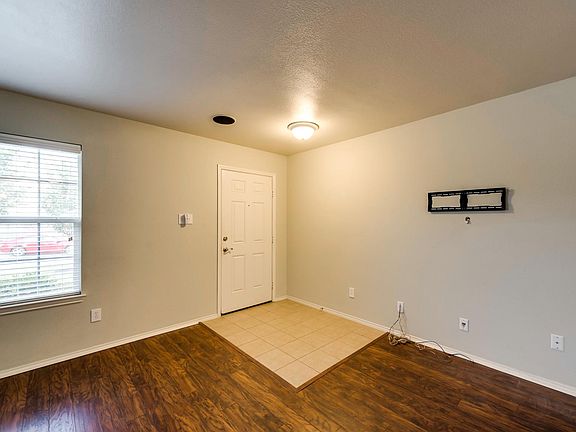 2nd image of 2216 Harry St