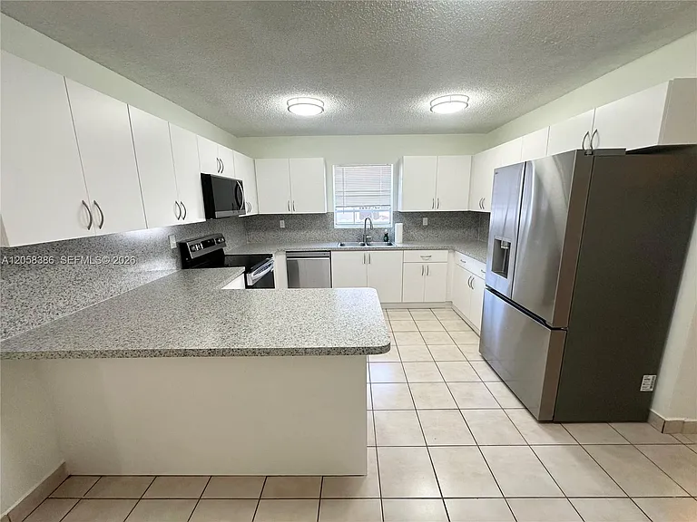 9540 SW 36th St #2 — Photo 5