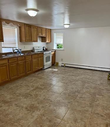 4th image of 54 Thomas Pl