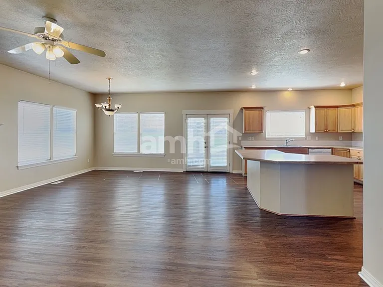 549 S Lodestone Ave — Photo 4