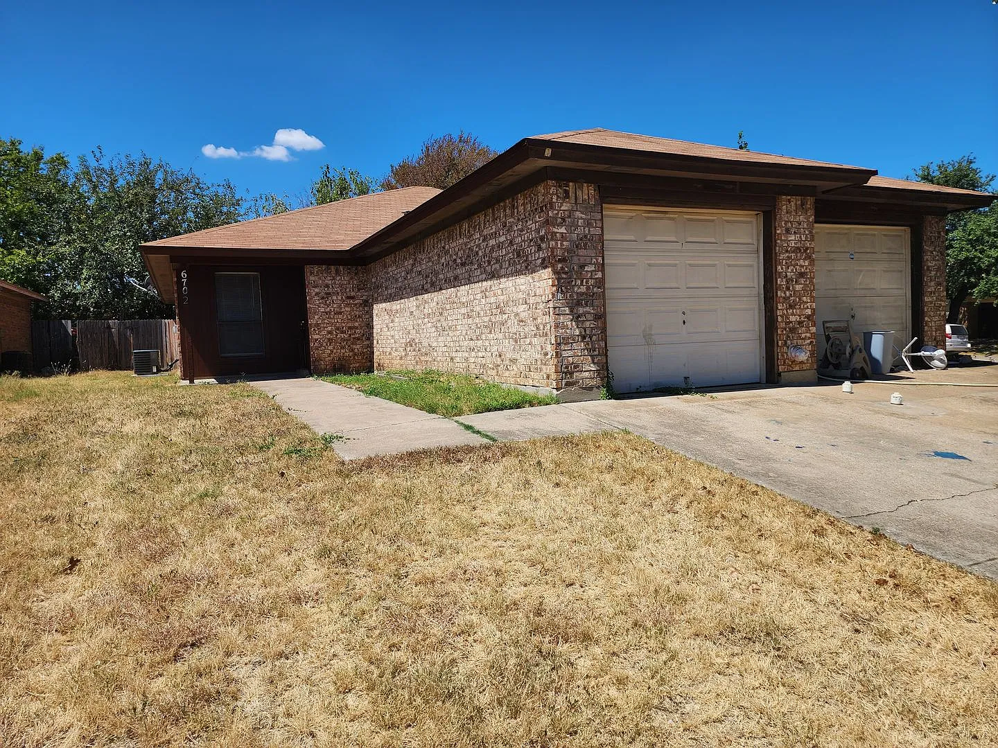 Roomy 2 Bedroom Duplex in Fort Worth — Photo 1
