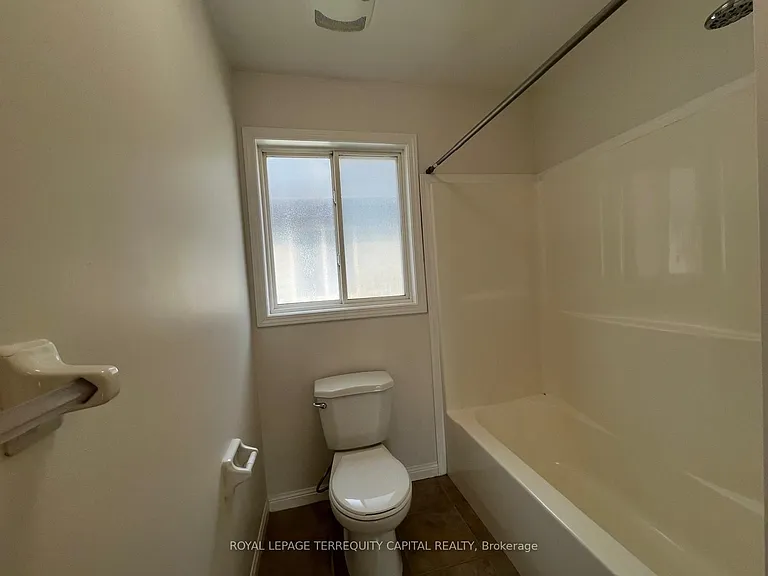 343 Edgehill Dr #UPPER — Photo 11