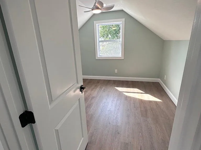 184 Powell St — Photo 12