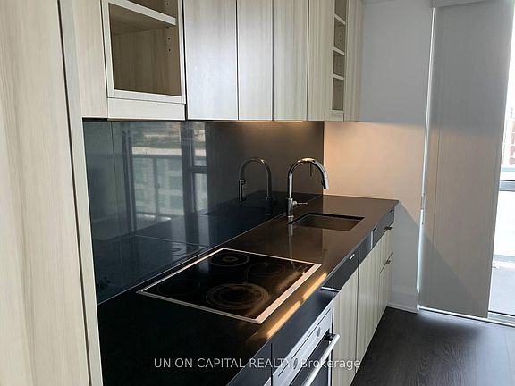 4th image of 101 Erskine Ave #906