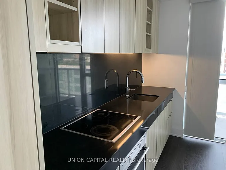 101 Erskine Ave #906 — Photo 4